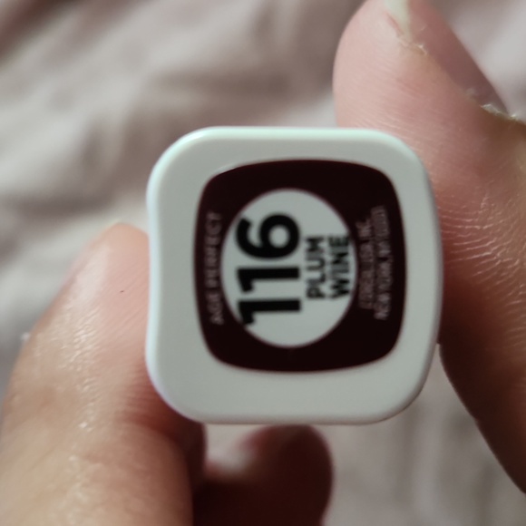 💄 Loreal Age Perfect Luminous Hydrating Lipstick # 116 plum wine - Picture 3 of 3